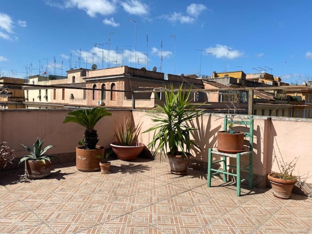 Panoramic Castle Apt Trastevere Рим Екстериор снимка