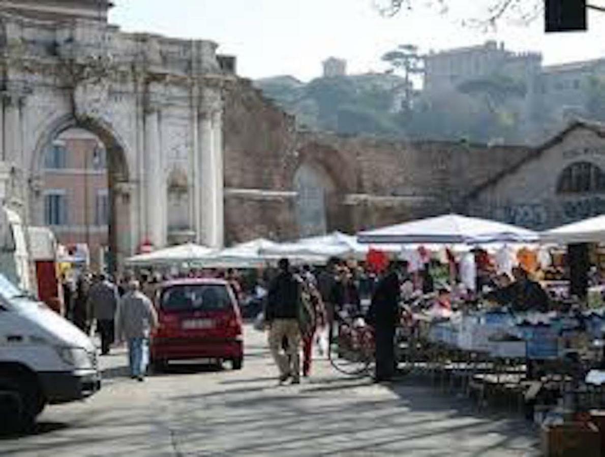 Panoramic Castle Apt Trastevere Рим Екстериор снимка