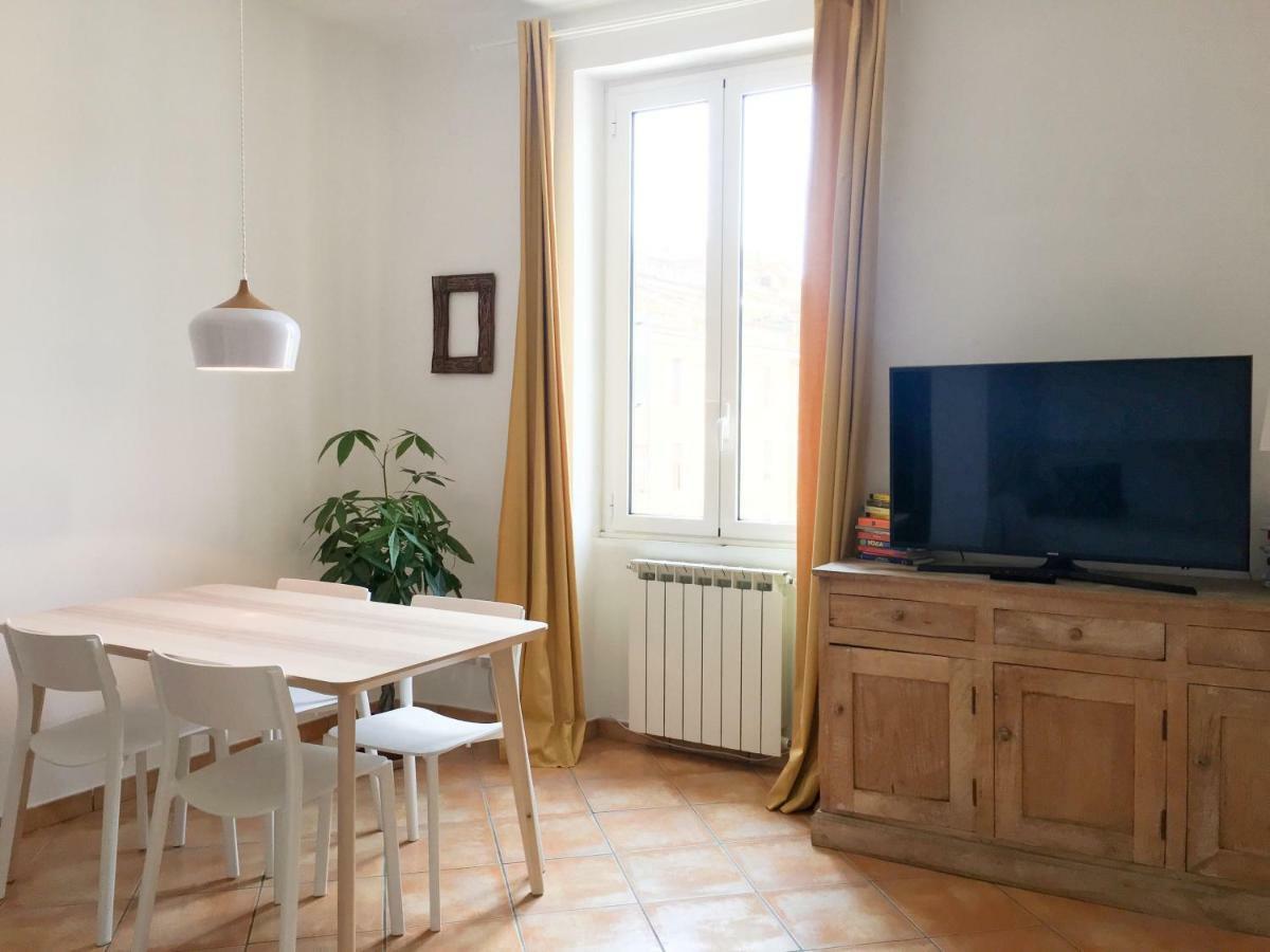 Panoramic Castle Apt Trastevere Рим Екстериор снимка