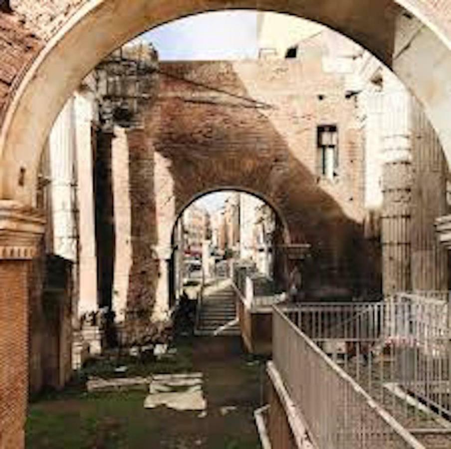 Panoramic Castle Apt Trastevere Рим Екстериор снимка